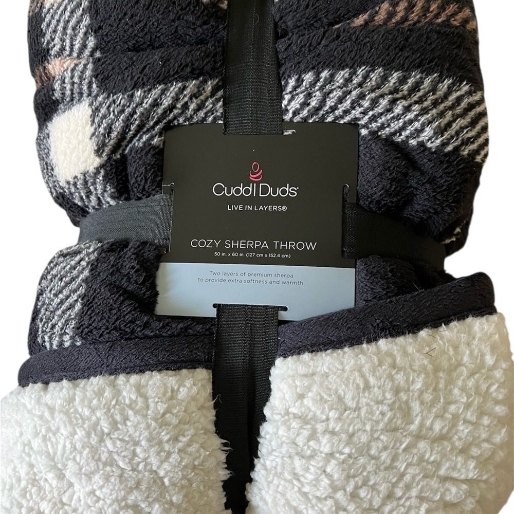 Cuddl Duds Black and White Sherpa Throw